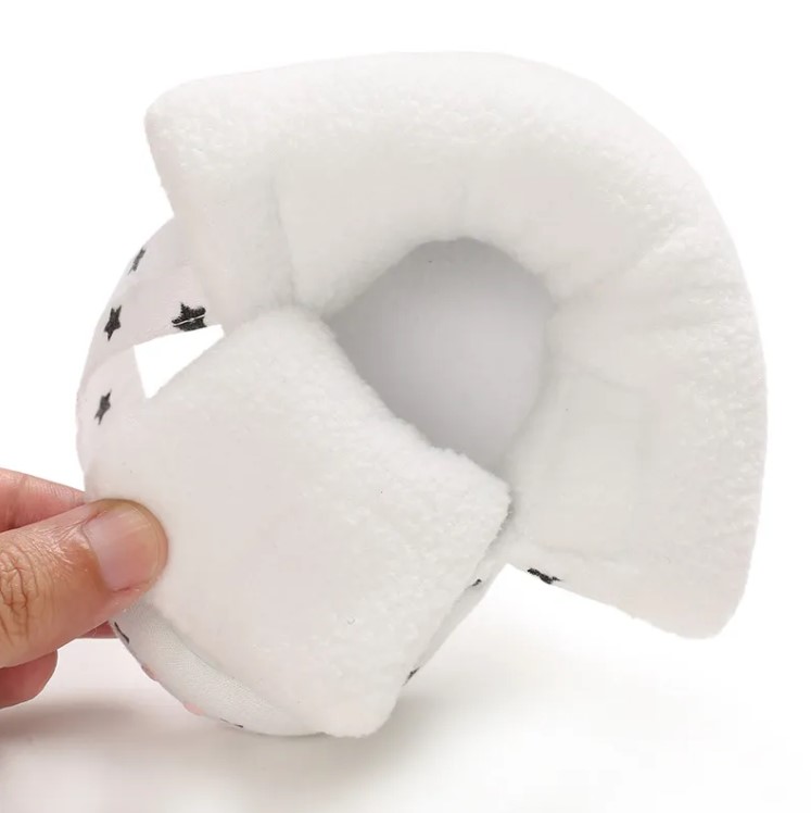 Cizmulite albe cu stelute (4)